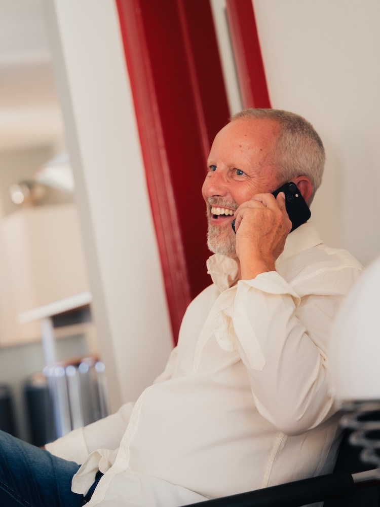 Medarbejder fra Fair.kredit i telefonisk vejledning